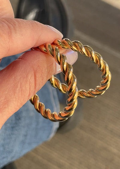 From Day to Night: Mastering the Art of Jewelry Transitions
