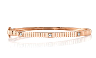 FLUTED DIAMOND BANGLE .16CT